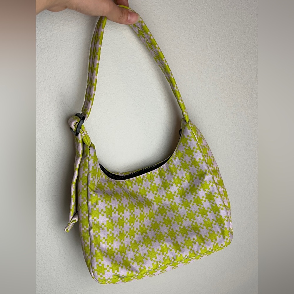 BAGGU Green and Mauve Shoulder Bag Versatile Everyday Accessory